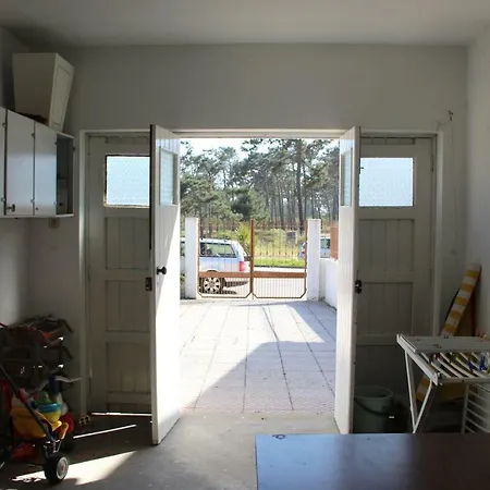 Cozy Summer House By The Casa vacanze Ovar
